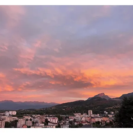 Reflets De Montagnes * Chambery